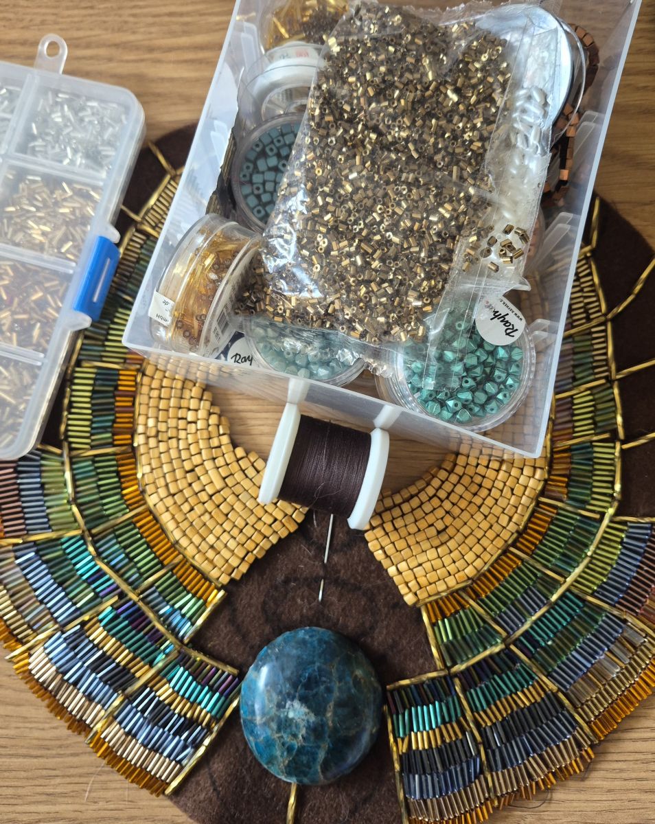 Beaded Embroidery (Mit Perlen nähen)